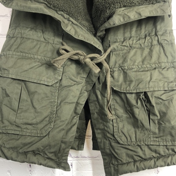 Altar’s State vest - Picture 4 of 9